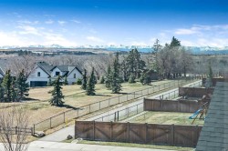 108 Mount Rae Heights Okotoks, AB T1S 0P1