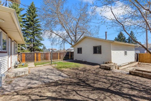 221 Madeira Crescent Ne, Calgary, AB - Outdoor