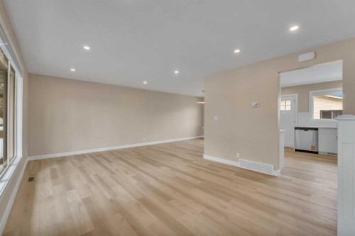 221 Madeira Crescent Ne, Calgary, AB - Indoor