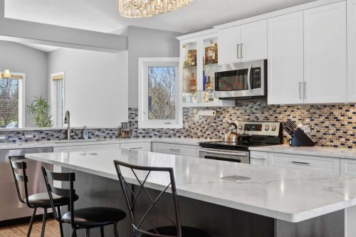 308 Cambridge Place, Strathmore, AB - Indoor Photo Showing Kitchen With Upgraded Kitchen