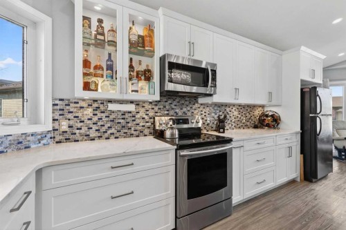 308 Cambridge Place, Strathmore, AB - Indoor Photo Showing Kitchen With Upgraded Kitchen