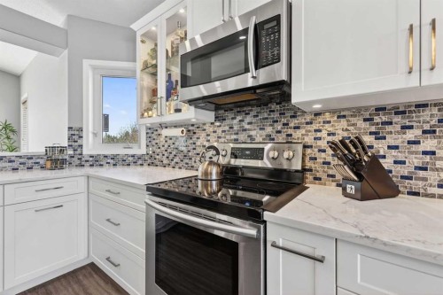 308 Cambridge Place, Strathmore, AB - Indoor Photo Showing Kitchen With Upgraded Kitchen
