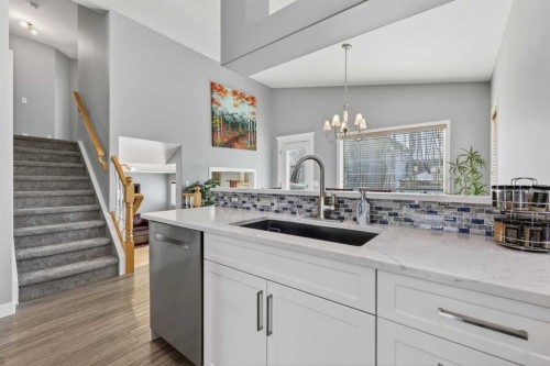 308 Cambridge Place, Strathmore, AB - Indoor Photo Showing Kitchen With Upgraded Kitchen