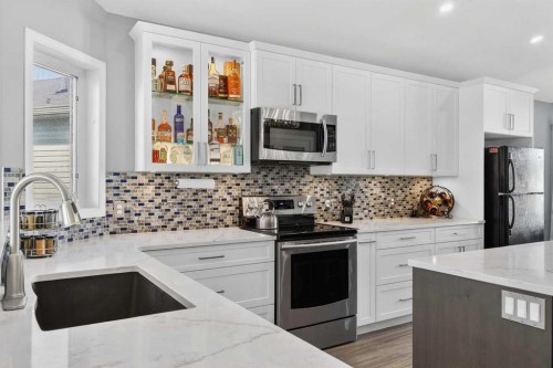 308 Cambridge Place, Strathmore, AB - Indoor Photo Showing Kitchen With Upgraded Kitchen