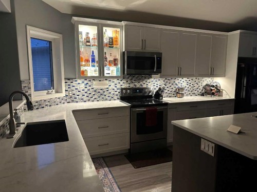 308 Cambridge Place, Strathmore, AB - Indoor Photo Showing Kitchen With Upgraded Kitchen