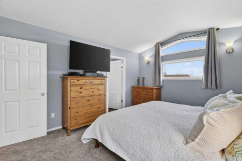 308 Cambridge Place, Strathmore, AB - Indoor Photo Showing Bedroom