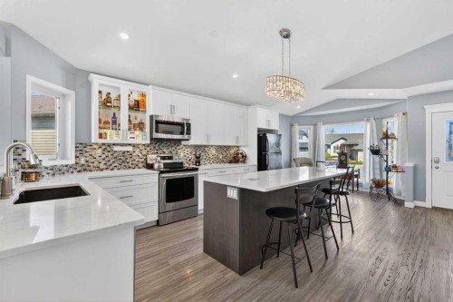 308 Cambridge Place, Strathmore, AB - Indoor Photo Showing Kitchen With Upgraded Kitchen