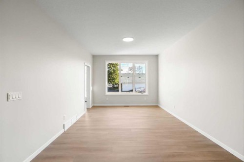 121 5 Avenue Se, High River, AB - Indoor Photo Showing Other Room
