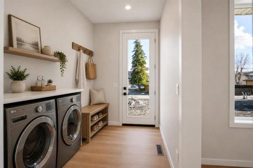 121 5 Avenue Se, High River, AB - Indoor Photo Showing Laundry Room