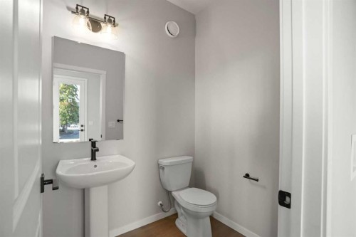 121 5 Avenue Se, High River, AB - Indoor Photo Showing Bathroom