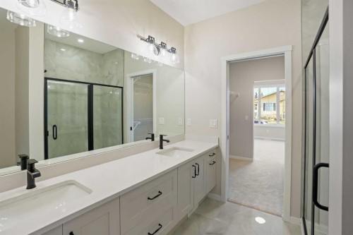 121 5 Avenue Se, High River, AB - Indoor Photo Showing Bathroom