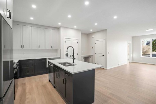 121 5 Avenue Se, High River, AB - Indoor Photo Showing Kitchen With Double Sink With Upgraded Kitchen
