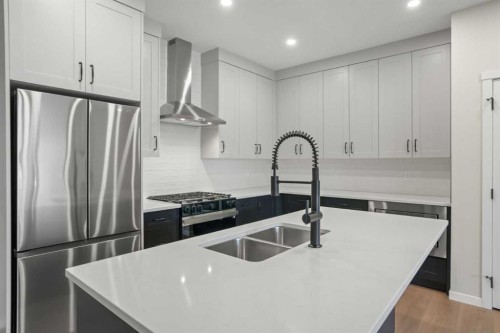 121 5 Avenue Se, High River, AB - Indoor Photo Showing Kitchen With Double Sink With Upgraded Kitchen