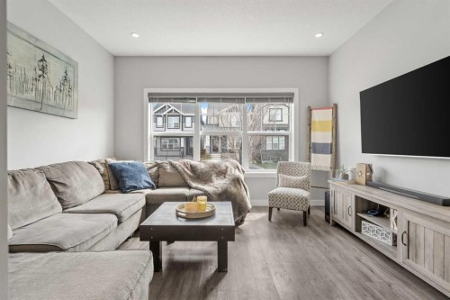 11 Masters Manor Se, Calgary, AB - Indoor Photo Showing Living Room