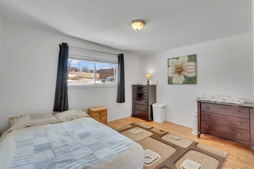 910 16A Street Ne, Calgary, AB - Indoor Photo Showing Bedroom