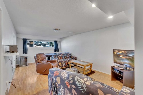 910 16A Street Ne, Calgary, AB - Indoor