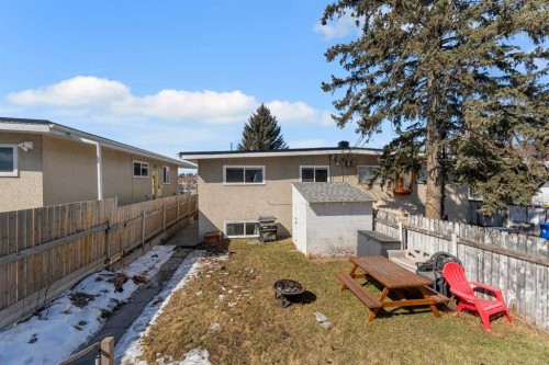 910 16A Street Ne, Calgary, AB - Outdoor With Exterior