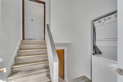 910 16A Street Ne, Calgary, AB - Indoor Photo Showing Laundry Room