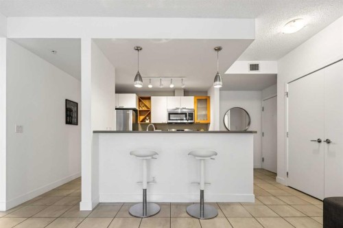 301-315 24 Avenue Sw, Calgary, AB - Indoor Photo Showing Kitchen