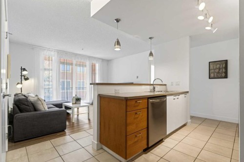 301-315 24 Avenue Sw, Calgary, AB - Indoor Photo Showing Other Room