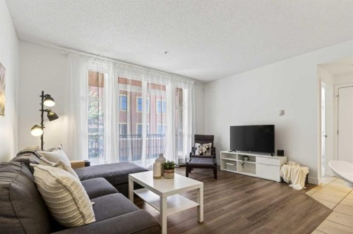 301-315 24 Avenue Sw, Calgary, AB - Indoor Photo Showing Living Room