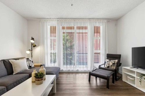 301-315 24 Avenue Sw, Calgary, AB - Indoor Photo Showing Living Room