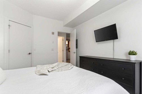 301-315 24 Avenue Sw, Calgary, AB - Indoor Photo Showing Bedroom