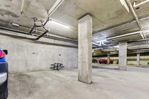301-315 24 Avenue Sw, Calgary, AB - Indoor Photo Showing Garage