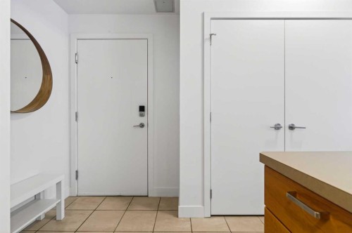 301-315 24 Avenue Sw, Calgary, AB - Indoor Photo Showing Other Room