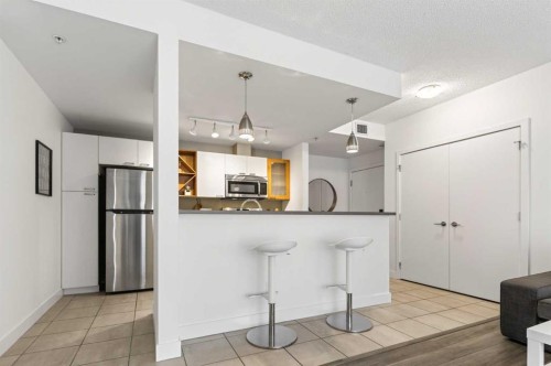 301-315 24 Avenue Sw, Calgary, AB - Indoor Photo Showing Kitchen