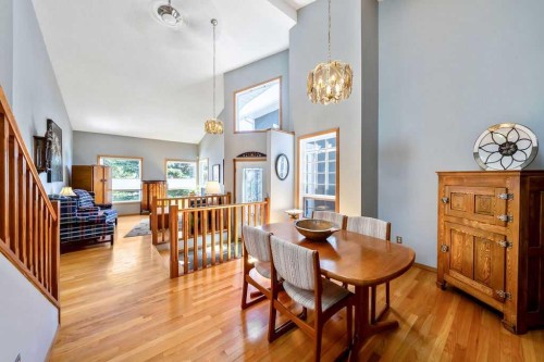 5019 Norris Road Nw, Calgary, AB - Indoor Photo Showing Dining Room