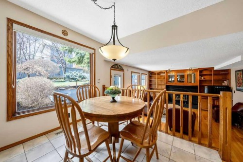 5019 Norris Road Nw, Calgary, AB - Indoor Photo Showing Dining Room
