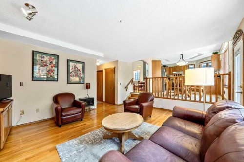 5019 Norris Road Nw, Calgary, AB - Indoor Photo Showing Living Room