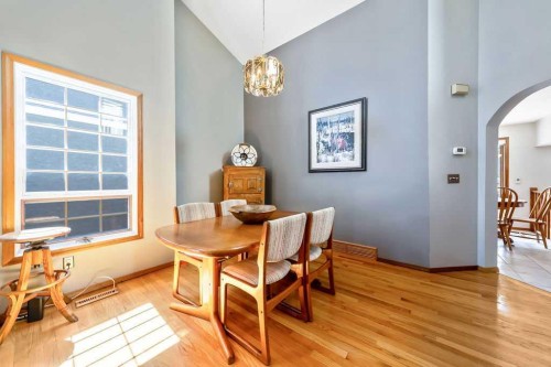 5019 Norris Road Nw, Calgary, AB - Indoor Photo Showing Dining Room