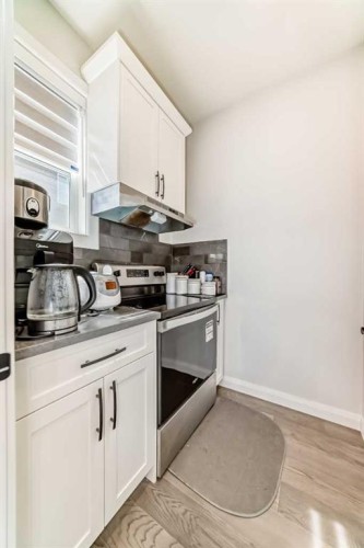 219 Chelsea Park, Chestermere, AB - Indoor Photo Showing Kitchen