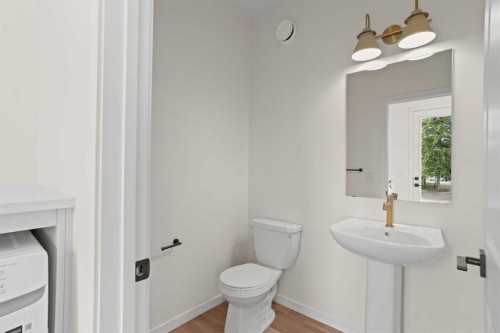 123 5 Avenue Se, High River, AB - Indoor Photo Showing Bathroom