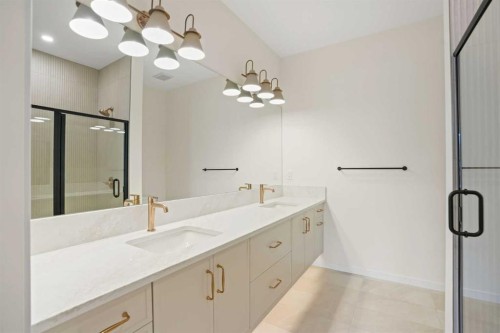123 5 Avenue Se, High River, AB - Indoor Photo Showing Bathroom