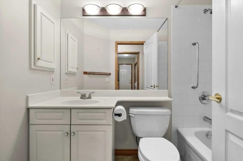 122 Rocky Ridge Villas Nw, Calgary, AB - Indoor Photo Showing Bathroom