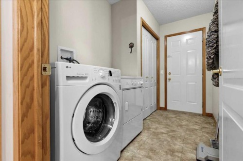 122 Rocky Ridge Villas Nw, Calgary, AB - Indoor Photo Showing Laundry Room