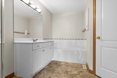 122 Rocky Ridge Villas Nw, Calgary, AB - Indoor Photo Showing Other Room