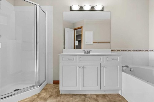 122 Rocky Ridge Villas Nw, Calgary, AB - Indoor Photo Showing Bathroom