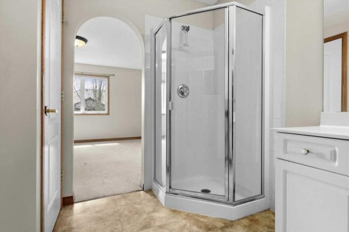 122 Rocky Ridge Villas Nw, Calgary, AB - Indoor Photo Showing Bathroom