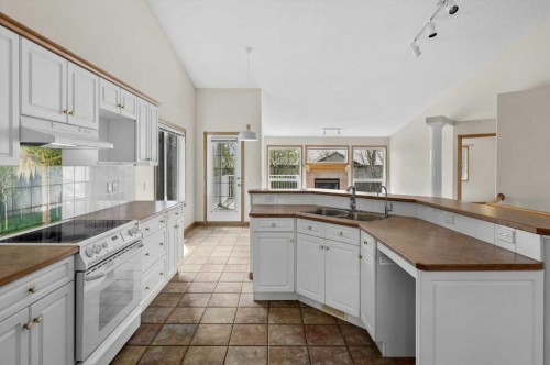 122 Rocky Ridge Villas Nw, Calgary, AB - Indoor Photo Showing Kitchen With Double Sink