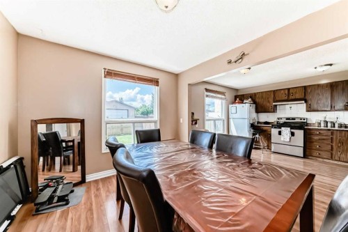 4821 60 Street Ne, Calgary, AB - Indoor Photo Showing Dining Room