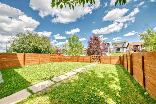 4821 60 Street Ne, Calgary, AB - Outdoor