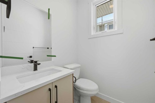 8814 48 Street Ne, Calgary, AB - Indoor Photo Showing Bathroom