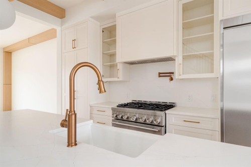 2447 29 Sw, Calgary, AB - Indoor Photo Showing Kitchen