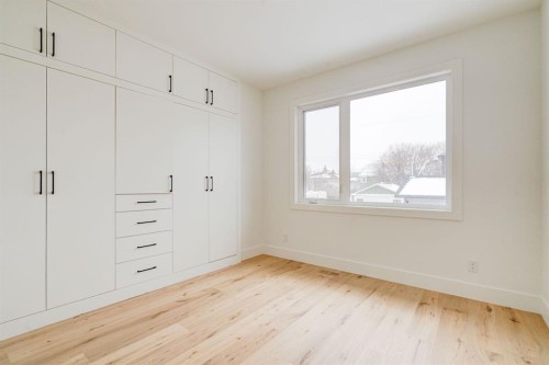 2447 29 Sw, Calgary, AB - Indoor Photo Showing Other Room
