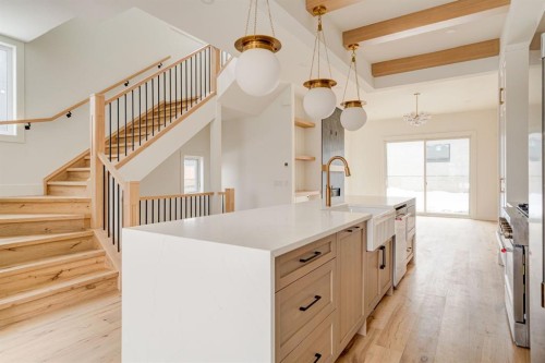 2447 29 Sw, Calgary, AB - Indoor Photo Showing Other Room