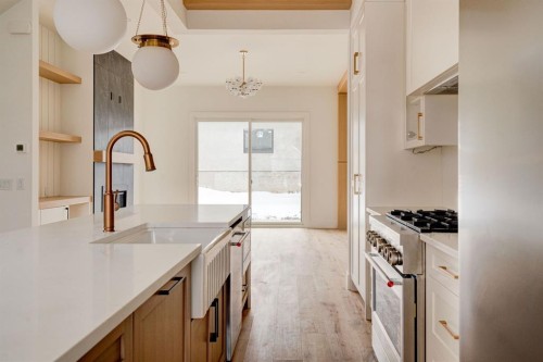 2447 29 Sw, Calgary, AB - Indoor Photo Showing Kitchen With Upgraded Kitchen